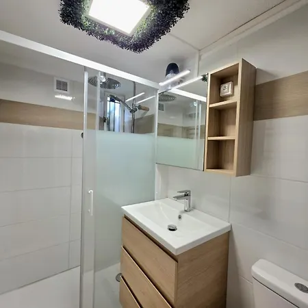 Maison Renovee & Climatisee 6 Pers - A Pied - Terrasse - Parking Prive